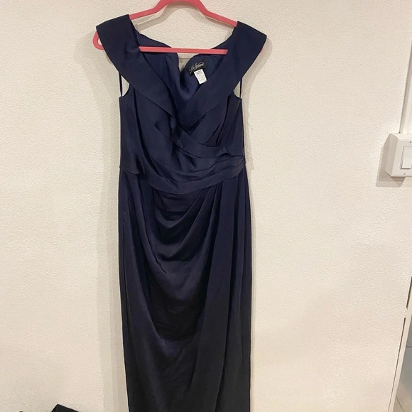 NEW La Femme Surplice Off the Shoulder Column Gown Size 12 - Picture 2 of 4